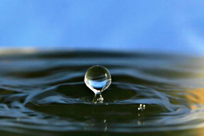 water_droplet_blue_bg03